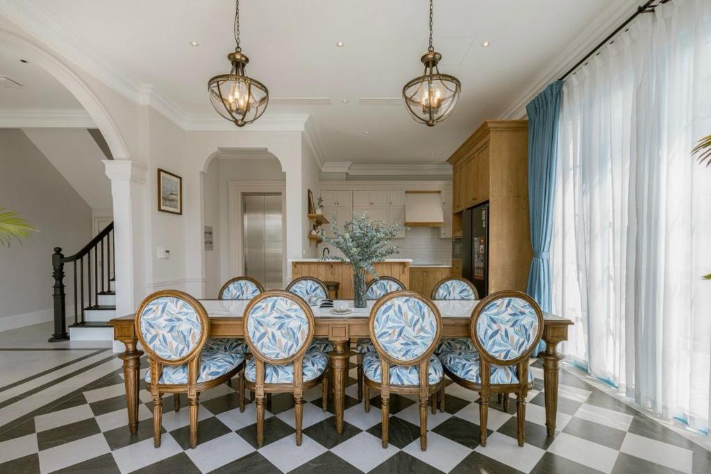 Posezení v ubytování Villa Hạ Long Gần Biển