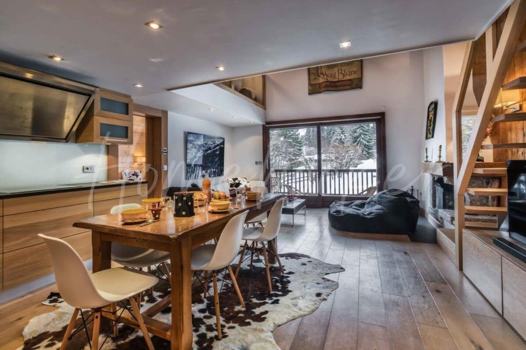 a kitchen and living room with a table and chairs at Yupik in Megève