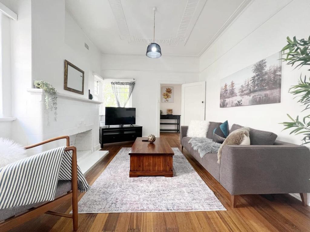 a living room with a couch and a coffee table at Unit In Preston For Family in Melbourne