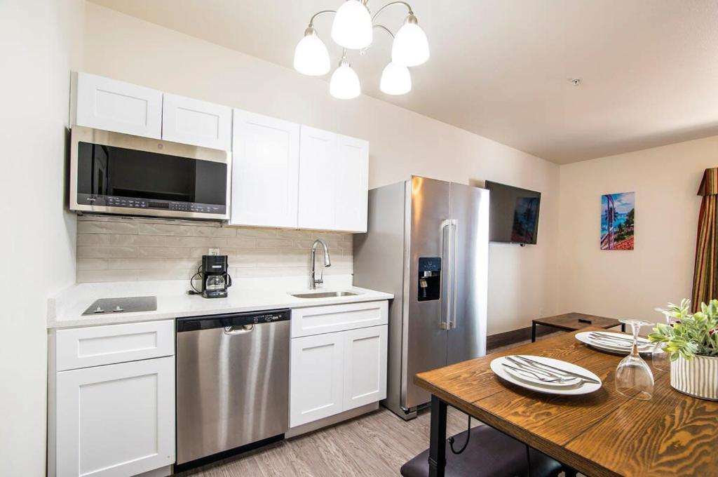 Virtuvė arba virtuvėlė apgyvendinimo įstaigoje Vistas 116 - Modern luxury amenities sleeps 6