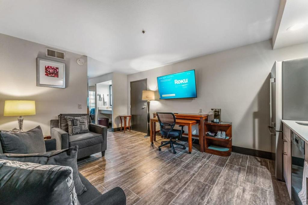 TV a/nebo společenská místnost v ubytování Tempe Studio Apartment 2