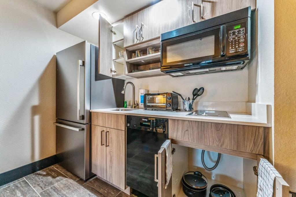 Kuchyň nebo kuchyňský kout v ubytování Tempe Studio Apartment 2