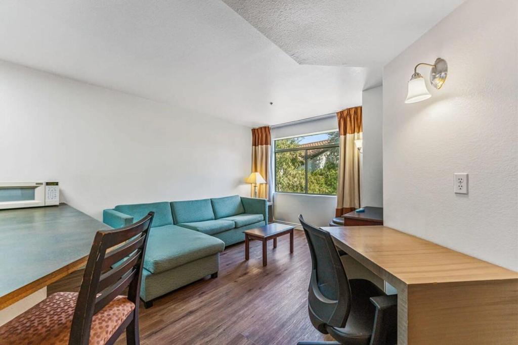 Posezení v ubytování Chandler 1 bedroom apt