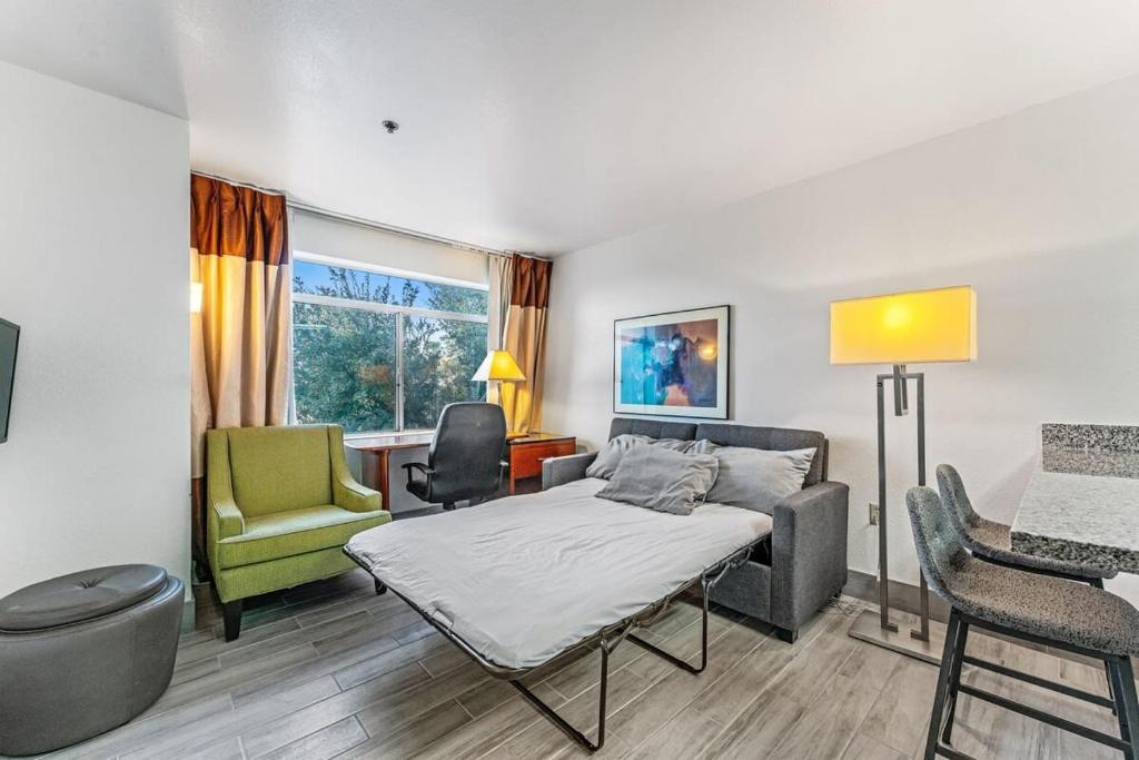 Posezení v ubytování Chandler Promo 1bd 1ba
