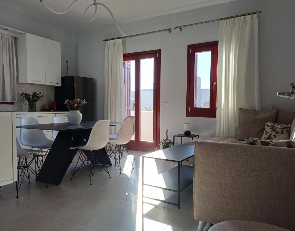 Χώρος καθιστικού στο Serene 3BR Hideaway in Naxos!