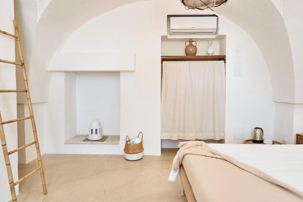 a white room with a ladder and a window at Il Trappetello in Monopoli