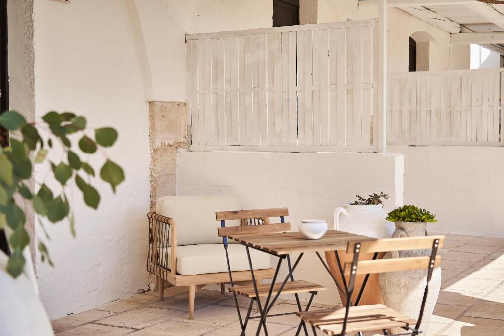 a table and chairs in a room with a chair at Il Trappetello in Monopoli