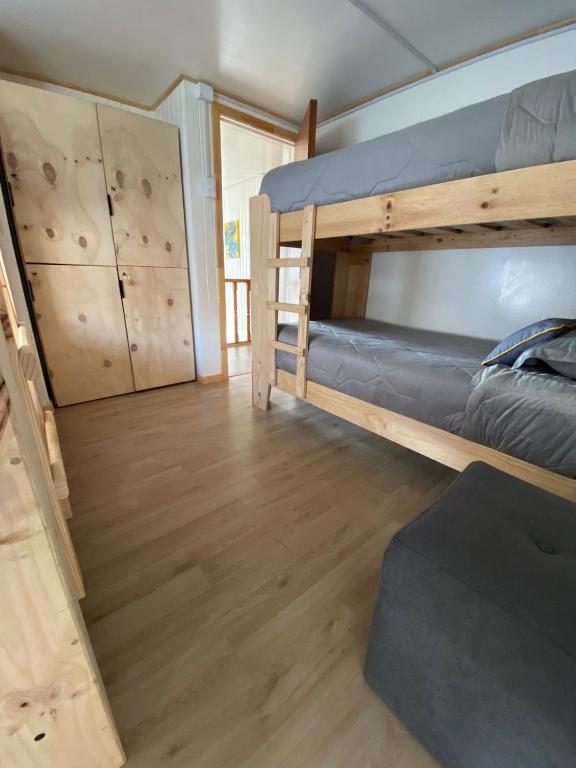 Postel nebo postele na pokoji v ubytování Refugio Ballena Hostel