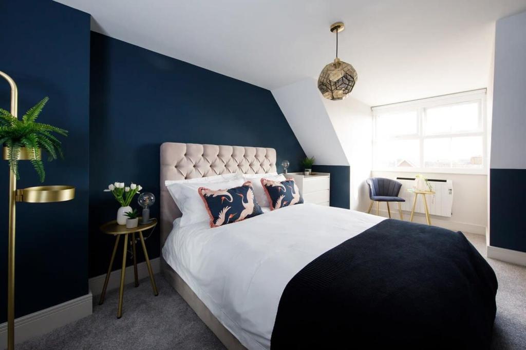 Luxury Penthouse ~ Super King Bed 5 min to Beach - Vakantiehuis