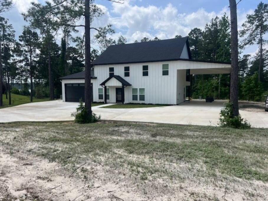 Waterfront house on Sam Rayburn Sleeps 23!, Brookeland (updated