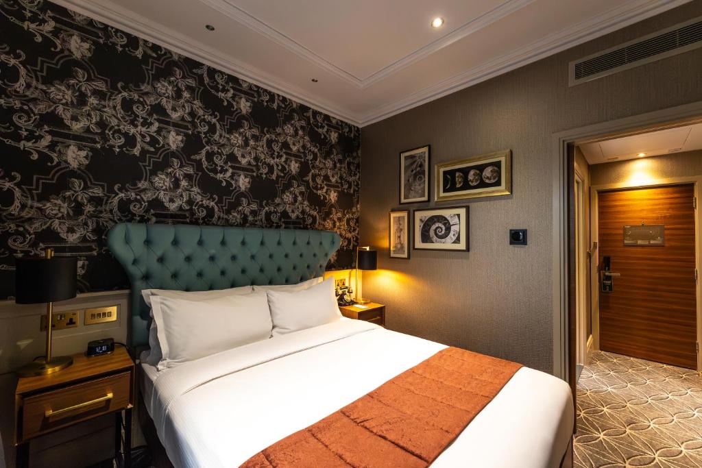 100 Queen’s Gate Hotel London, Curio Collection by Hilton - Two-Bedroom Family Room