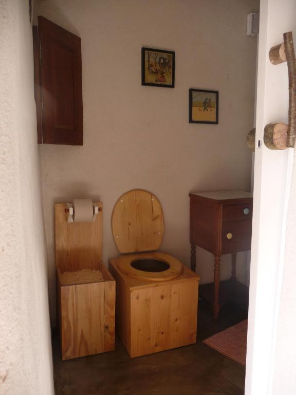 Fotografie z fotogalerie ubytování Chambre d'hôtes Suite 53m2 ou Caravane vintage avec cuisine et salle de bains privées, B&B 53m2 Suite or Vintage caravan with private kitchen and bathroom v destinaci Pleumeur-Gautier