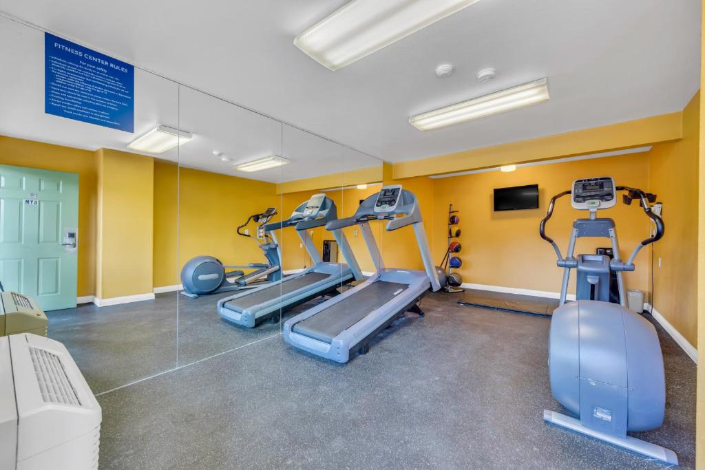 Fitness centrum a/nebo fitness zařízení v ubytování Days Inn by Wyndham Carson City