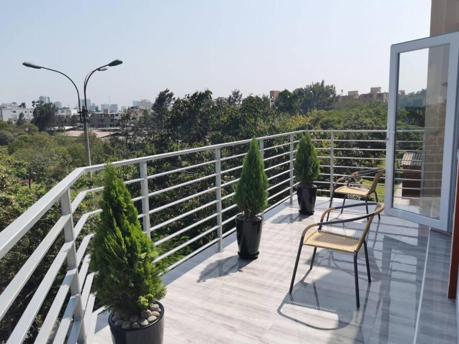 En balkong eller terrass på Departamento amplio San borja