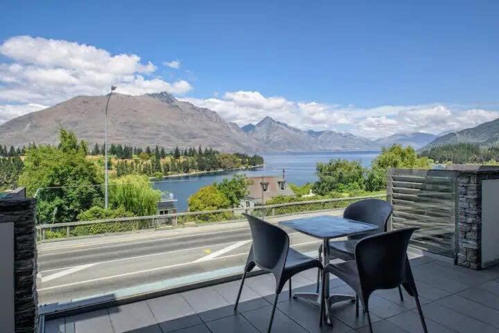 Luxury Lake View - 1 Bedroom - Appartamento