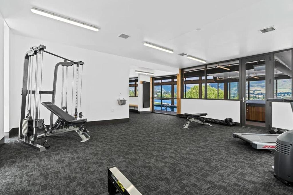 Spordikeskus ja/või sportimisvõimalused majutusasutuses Lakeview Luxuy Vista Suite