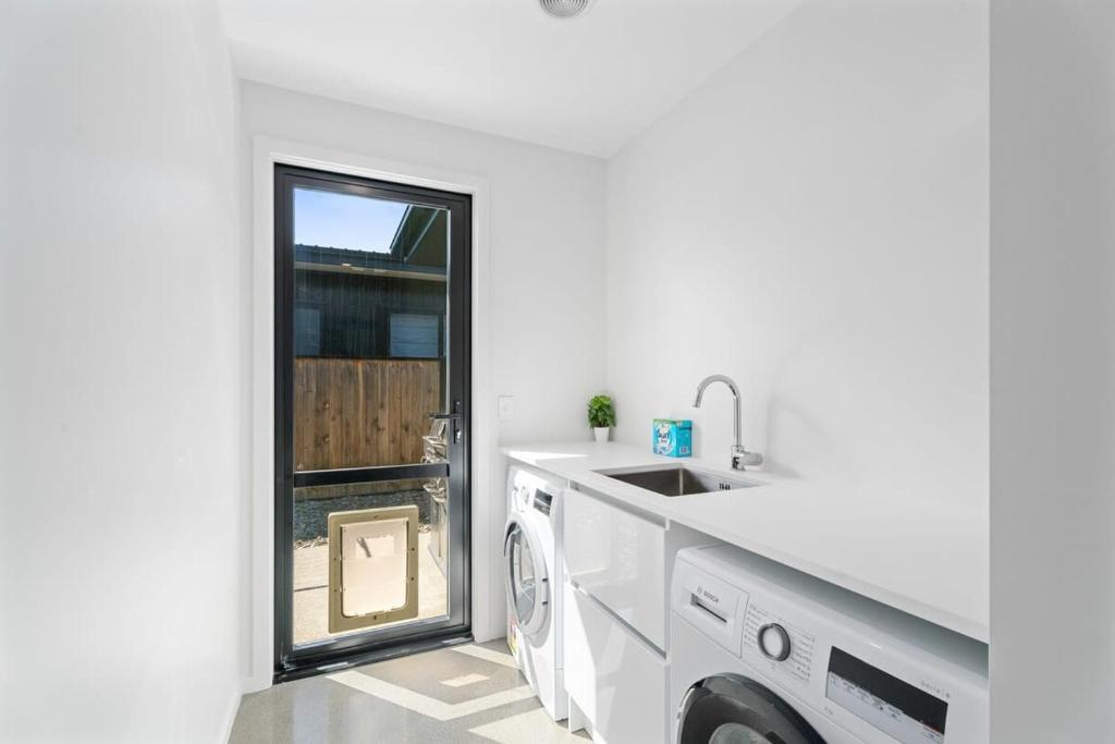 Views on Farrant - Resim 16