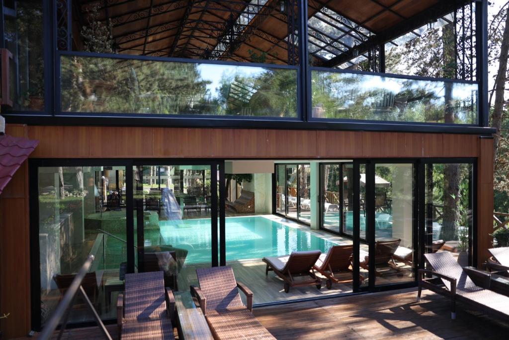 Bazén v ubytování Hotel Borkovac nebo v jeho okolí