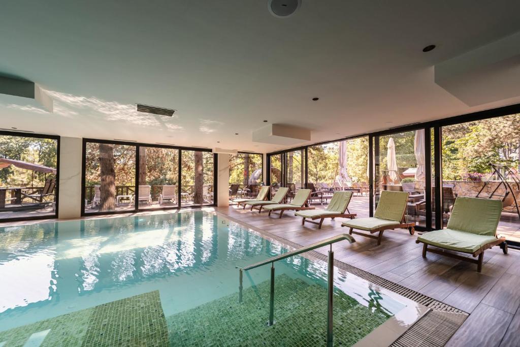 Bazén v ubytování Hotel Borkovac nebo v jeho okolí
