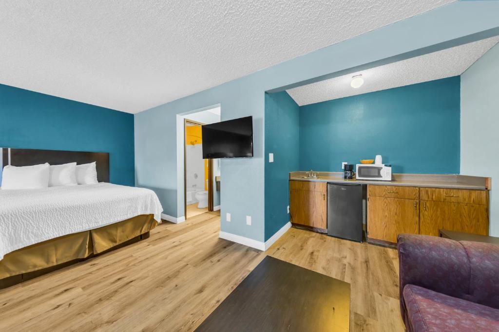 Postel nebo postele na pokoji v ubytování Days Inn by Wyndham Carson City