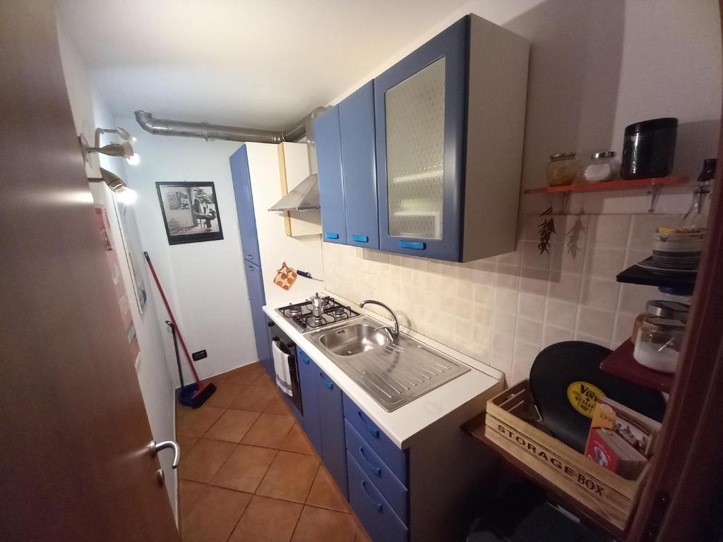 Kuchnia lub aneks kuchenny w obiekcie "La Casita", 2 Floors Apartment, Private Parking 1 car OR 2 Bikes, Air-Cond and Terrace