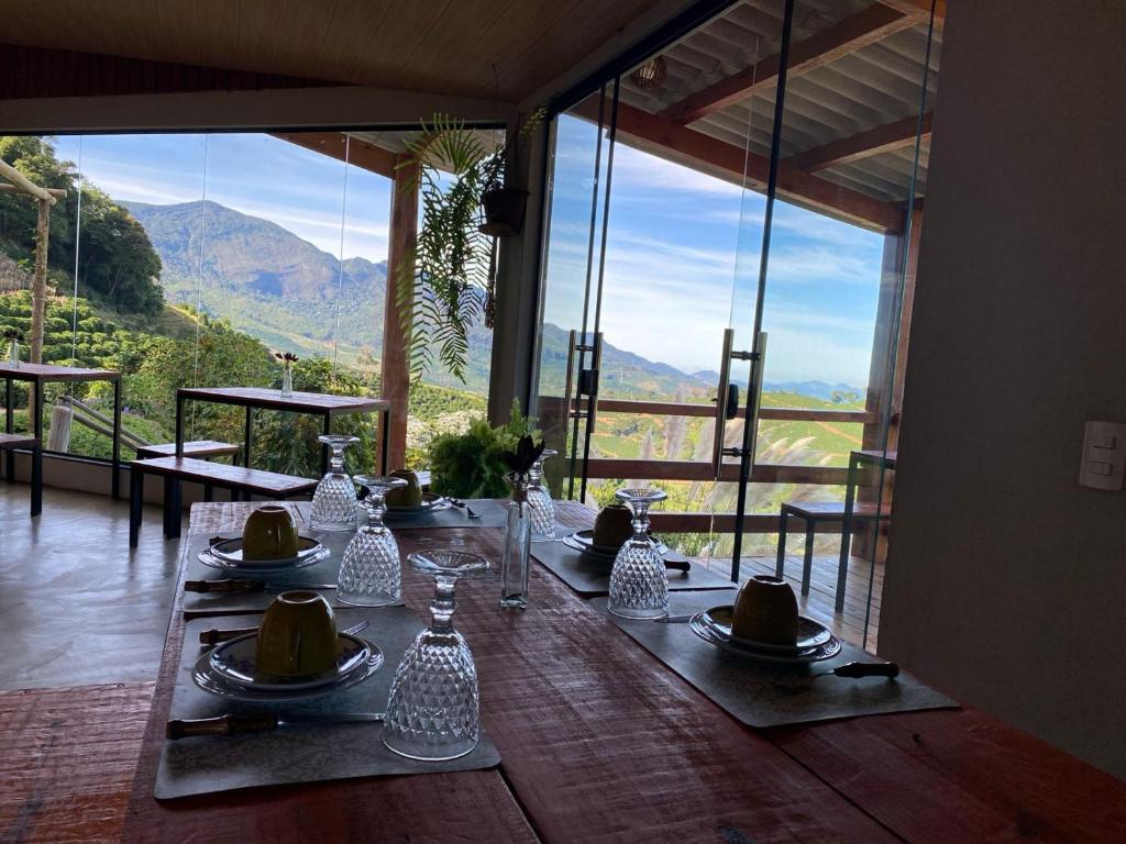 a wooden table with a view of a mountain at Chalés Família Onofre in Divisa