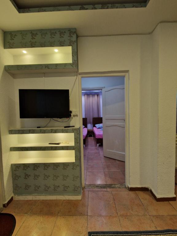TV a/nebo společenská místnost v ubytování Résidence Karim