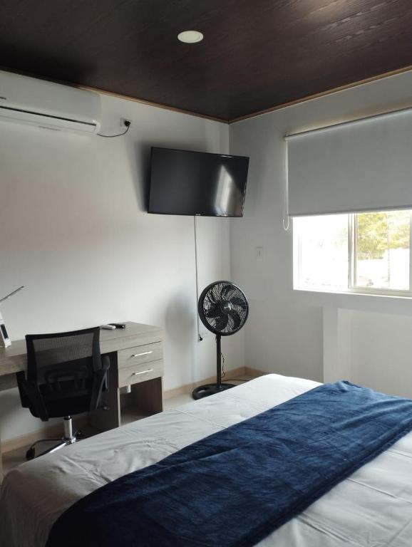 Giường trong phòng chung tại NIRVANA APARTAESTUDIOS