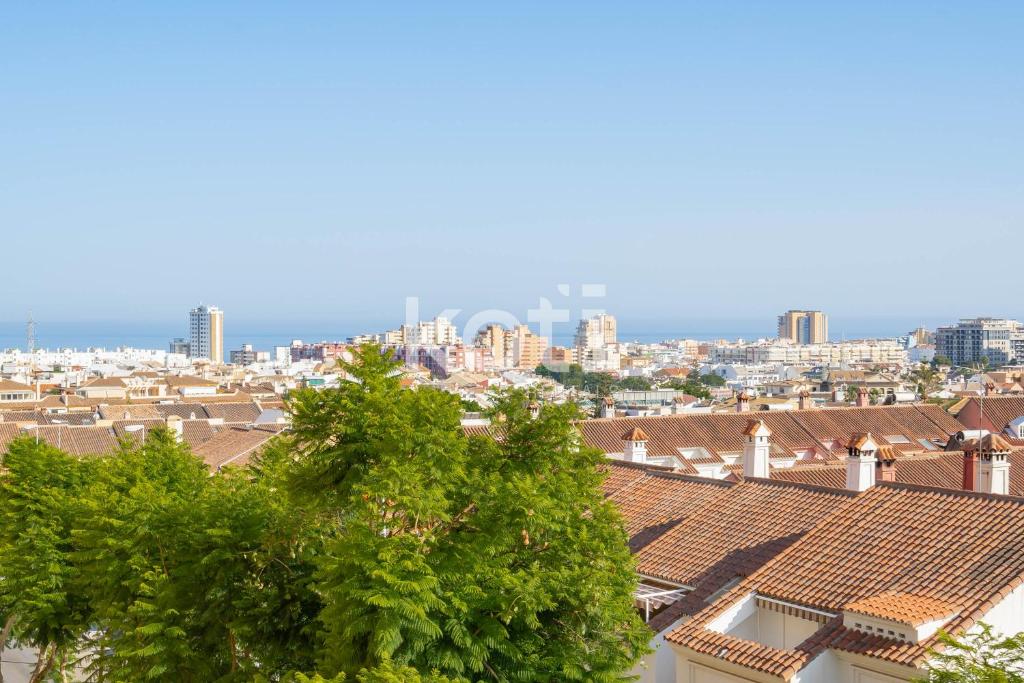 Nespecifikovaný výhled na destinaci Fuengirola nebo výhled na město při pohledu z apartmánu