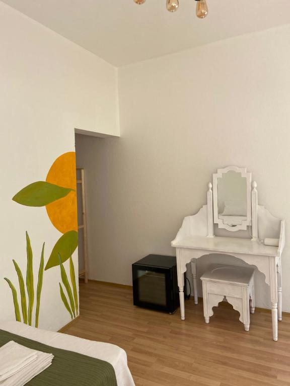 TV a/nebo společenská místnost v ubytování Yedi Butik Hotel