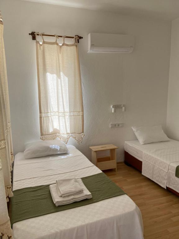 Postel nebo postele na pokoji v ubytování Yedi Butik Hotel
