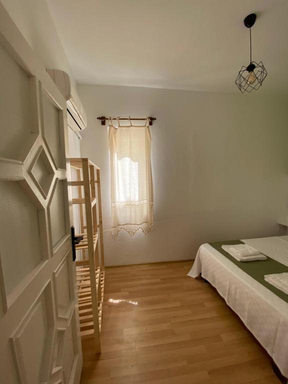 Postel nebo postele na pokoji v ubytování Yedi Butik Hotel