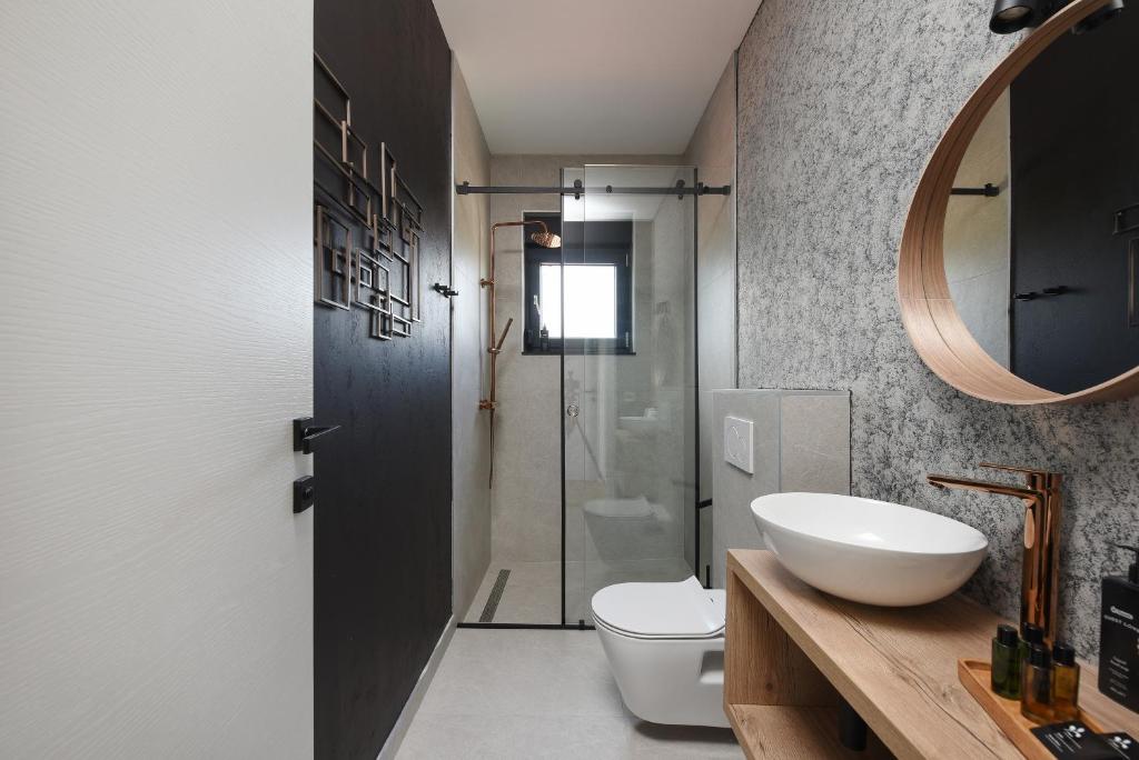 Koupelna v ubytování NEW Luxury Feel Good House by the Sea