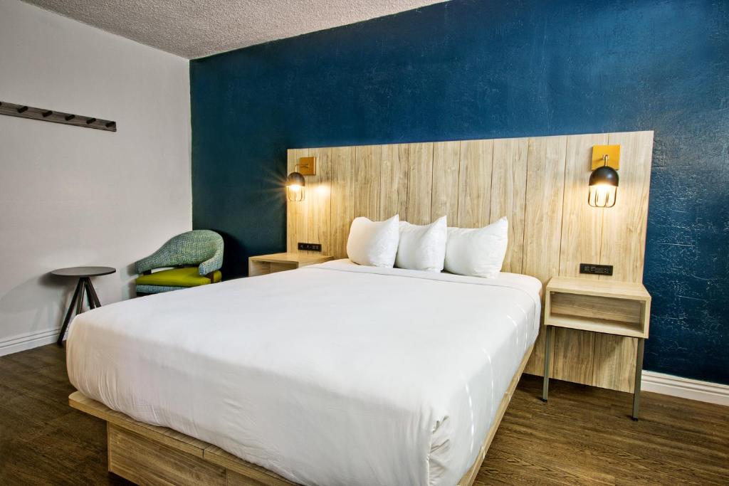 Downtowner Boutique Hotel - Standard Queen Room