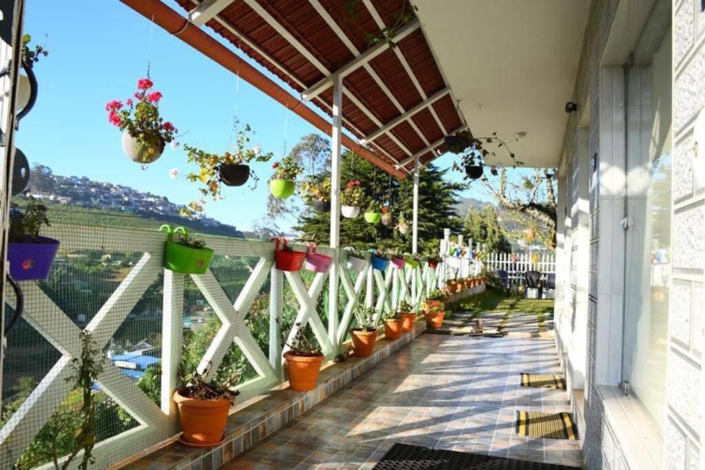 Balkón nebo terasa v ubytování Serene Hills