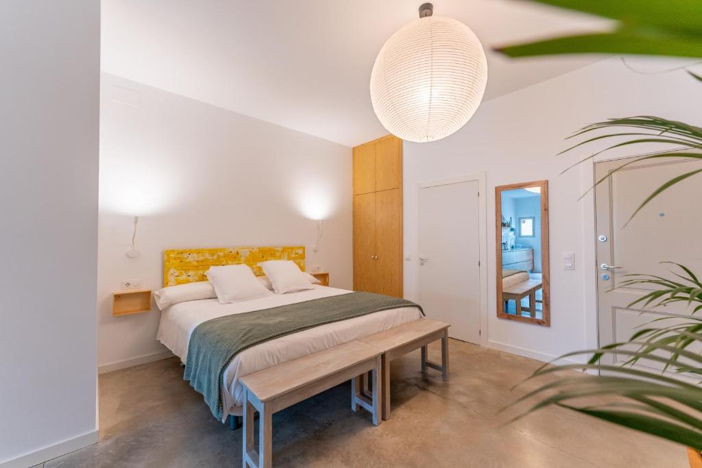a bedroom with a bed and a potted plant at Loft con piscina privada climatizada a 5' del Museo Dalí in Figueres