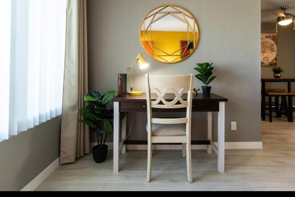 Walk2Restaurants-FreePar - CalKing - Desk-Wifi-A C - Departamento