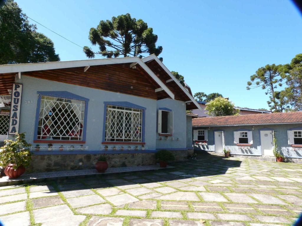 una casa en el pueblo de la persona en Pousada Villa, en Campos do Jordão