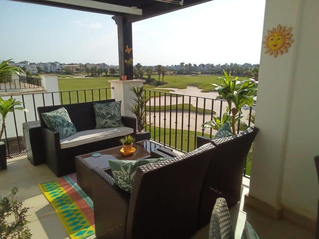 un balcón con 2 sillas y una mesa en el balcón en A Lovely Two Bedroom Apartment at La Torre Golf Resort - PA721LT, en Roldán
