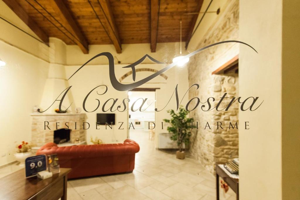 a casa mestica sign on a wall in a room at A Casa Nostra Residenza di Charme - Struttura sanificata giornalmente con ozono in Candela