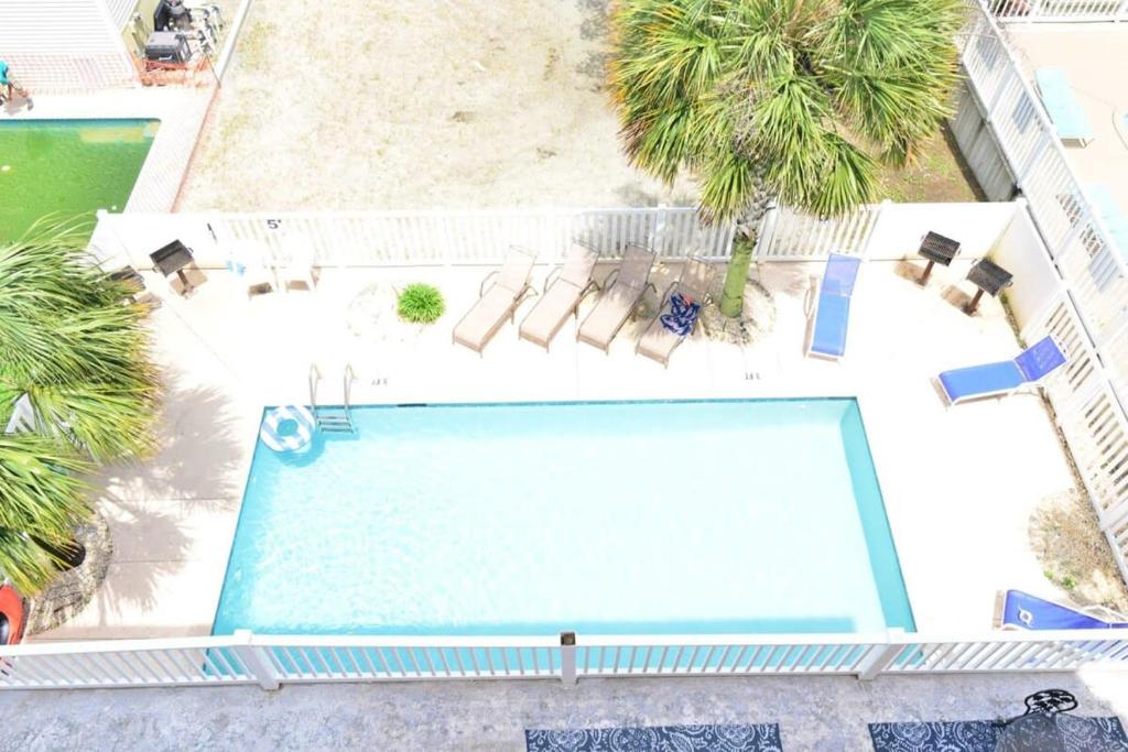 La alberca dentro o cerca de Exclusive Ocean View Beach Castle w Pool Grill Pool Table