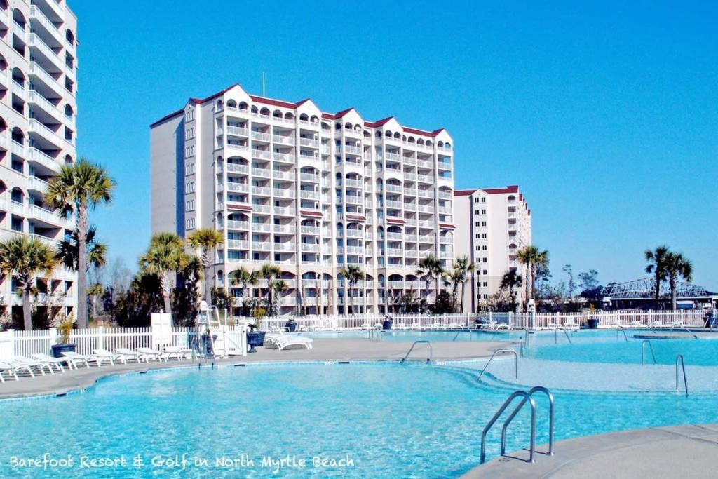 Der Swimmingpool an oder in der Nähe von Waterfront Luxury Huge Condo with 15000sf Pool