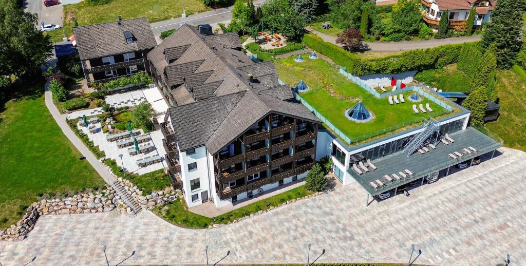 an aerial view of a large house with a lawn at Wellnesshotel Hohenrodt in Loßburg