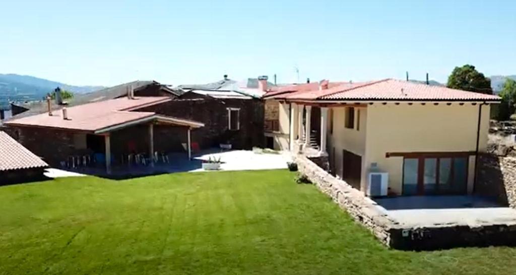 a house with a green lawn in front of it at One bedroom apartement with enclosed garden and wifi at Mourisca 