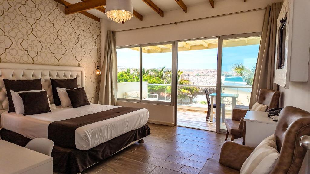 Beachfront · Private Beach Hotel Suites de Mar - Premium Suite With Terrace And Sea View
