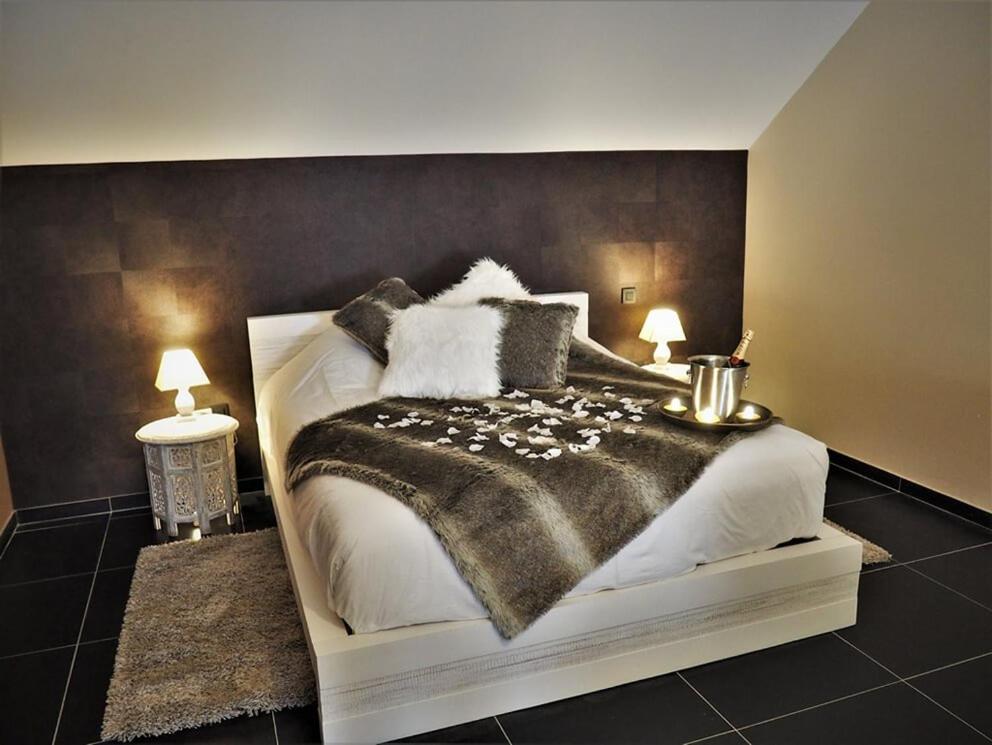 Postel nebo postele na pokoji v ubytování Symbiose hotel