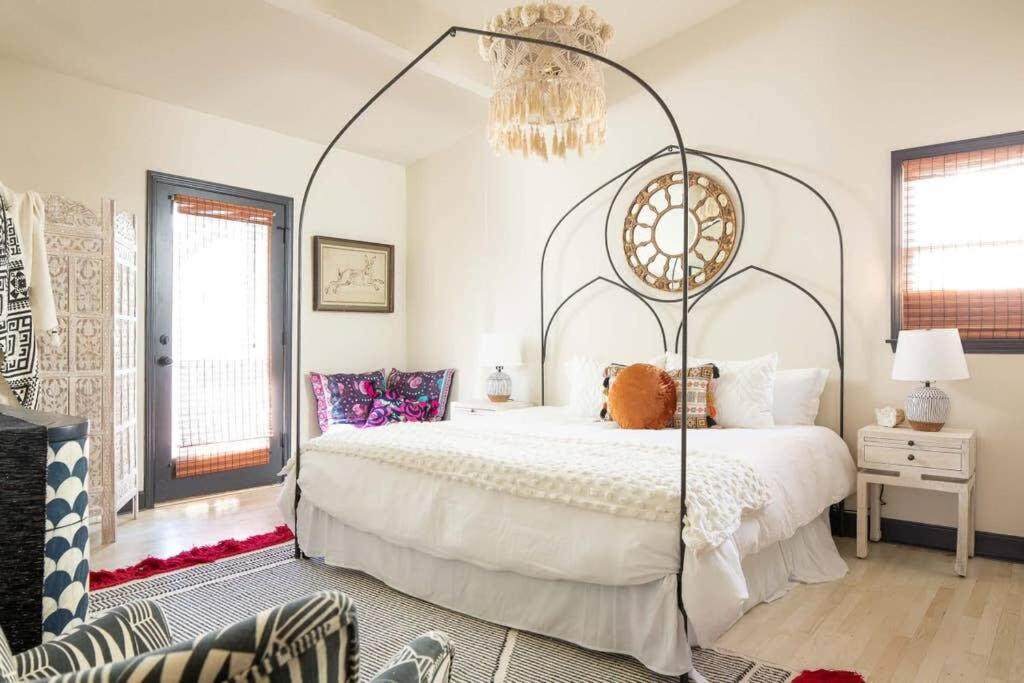 Postel nebo postele na pokoji v ubytování Boho Lux