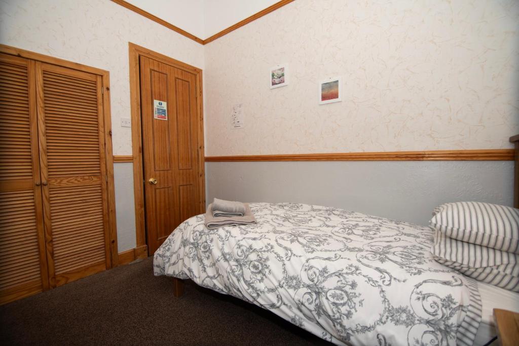 Alder Lodge Guest House - 带私人外部浴室的单人间