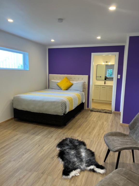 Postel nebo postele na pokoji v ubytování Brand new entire guesthouse