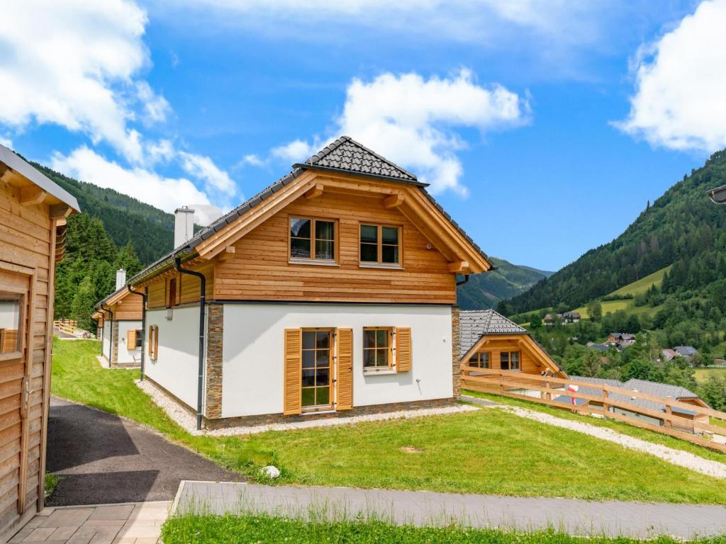 a house in the mountains with a yard at Haus Rapunzel in Donnersbachwald